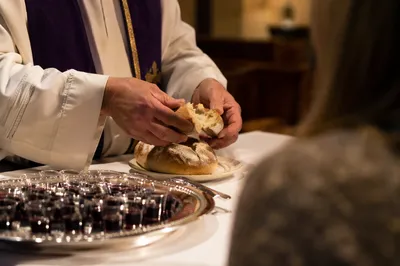 Maundy Thursday Communion Bread Breaking