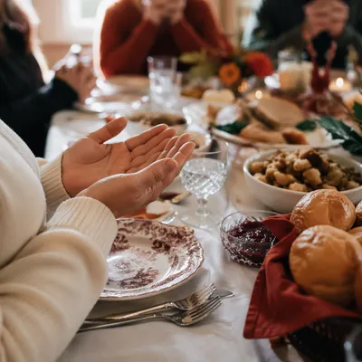 Thanksgiving Family Prayer at Dinner Table