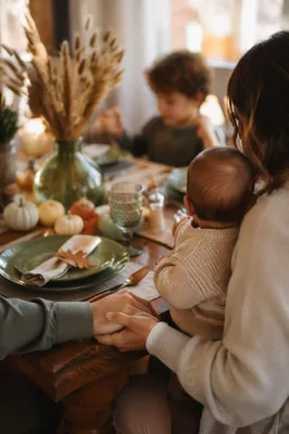 Thanksgiving Family Prayer at Dinner Table
