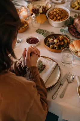 Thanksgiving Family Prayer at Dinner Table