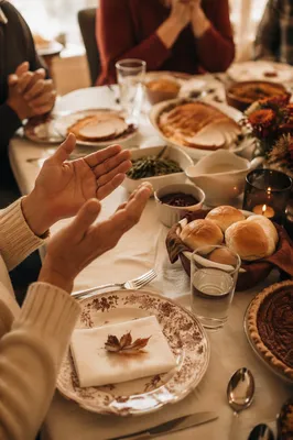 Thanksgiving Family Prayer at Dinner Table