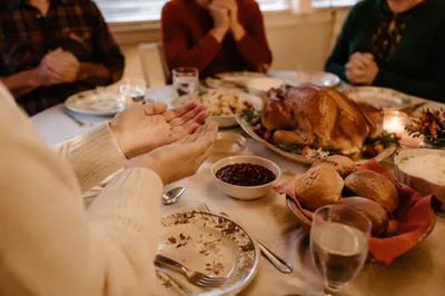 Thanksgiving Family Prayer at Dinner Table