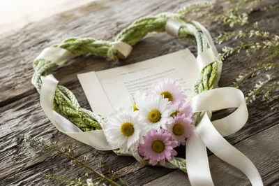 Valentine Heart With Scripture and Daisies