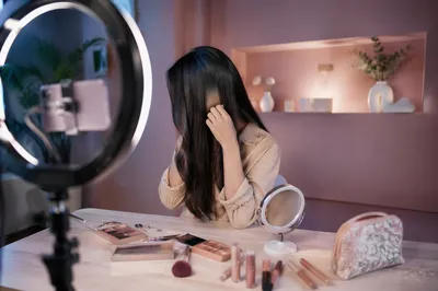 Beauty Vlog Desk with Ring Light