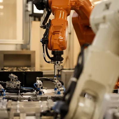 Precision Robotic Arm in Manufacturing Lab