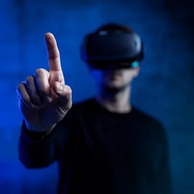 Immersive Virtual Reality Gesture in Blue Light