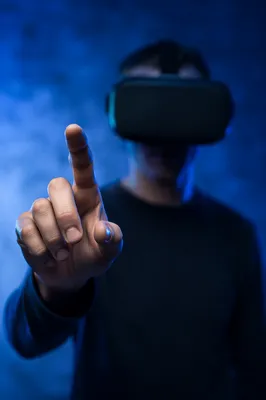 Immersive Virtual Reality Gesture in Blue Light