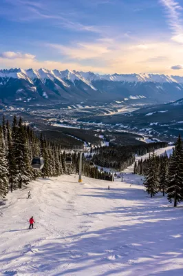 Panoramic Ski Lift Over Snowy Peaks